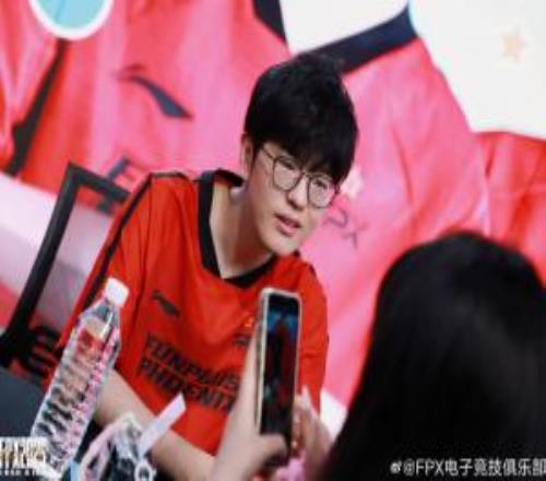 打涅槃手拿把掐Jiejie加入FPX後首次在比賽中打出正戰績，趙信砍下9113