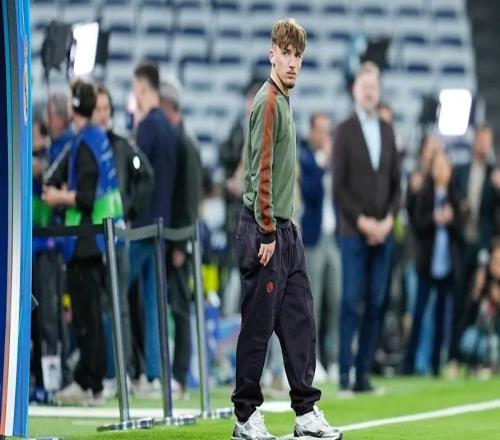 圖片報:卡爾全家都在伯納烏看球,不過他未能獲得出場機會