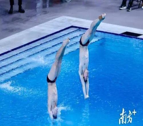 金牌+1,广东队谢思埸黄博文跳水男子双人3米板夺冠