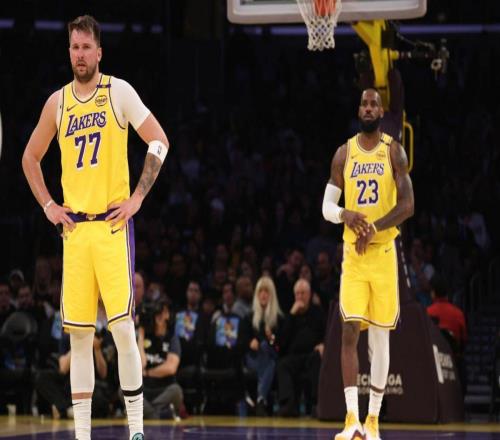 8次失误！8次失误！41岁詹姆斯真打不动了，但东契奇复出仍无定期