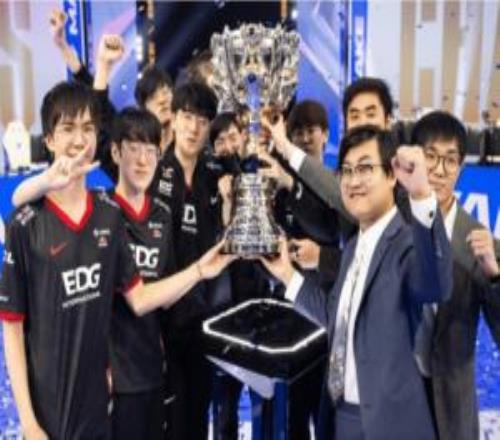 四年前的今天EDG在冰岛夺得S11冠军:目前仍是LPL最后一个S冠
