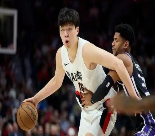走出首戰(zhàn)低迷，楊瀚森NBA季前賽迅速反彈制造高光時刻