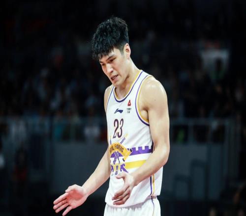 CBA三方重磅交易達成！陳國豪加盟廣州，廣東隊簽下2米10國手中鋒