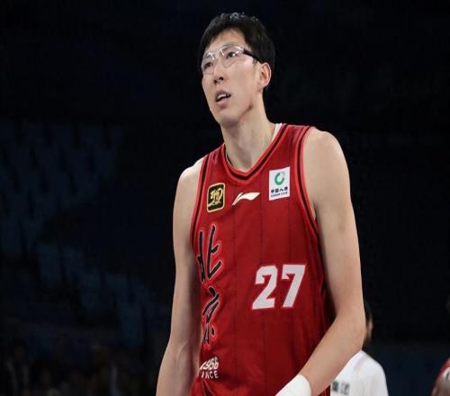 認(rèn)同嗎楊毅：周琦回國(guó)1年2000萬(wàn)在NBA100多萬(wàn)不留NBA人之常情