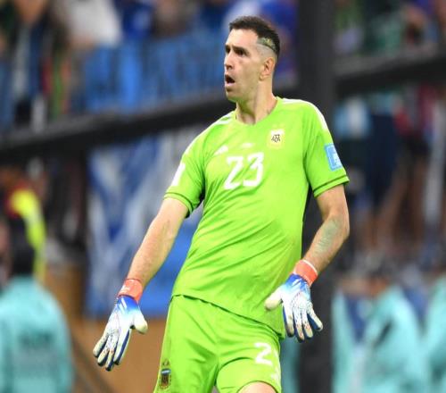 10,21!斯洛特7场6败,埃梅里英超4连胜丢1球,利物浦压巨大