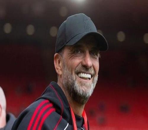 重回安菲尔德教练席，，，，，克洛普带队出战传奇慈善赛