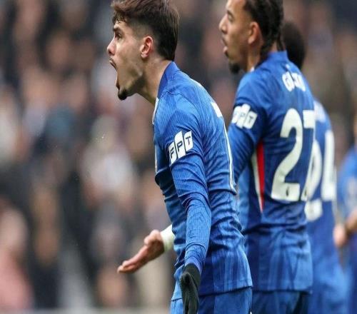 英超巨大爭議！戈登被撞倒無點(diǎn)，查洛巴險(xiǎn)送點(diǎn)，埃迪豪暴怒