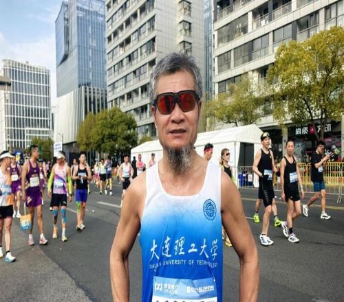 深一度從“卷”到“暖”，上海半馬這樣跑過十年