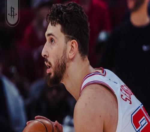 弗拉格34+12+5完胜杜兰特,申京20中6阿门准三双,火箭险胜独行侠