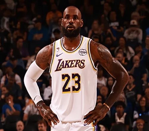 22分7板9助!26分6板8助!老詹卢卡刷爆纪录,湖人28分狂胜勇士