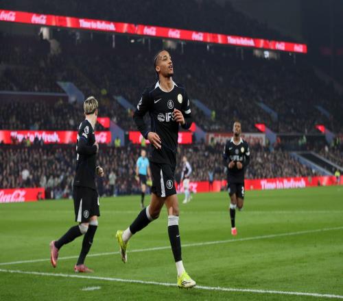 闪耀维拉公园,若昂佩德罗成为英超历史第8位戴帽的巴西球员