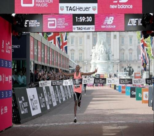 南都銳評：雙雄破壁，為人類長跑書寫曆史性不朽榮光