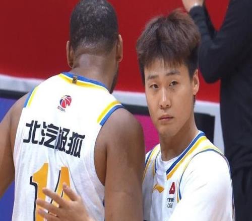 北京CBA潜力赛惜败江苏引热议!媒体人吐槽北京首发平均年龄31岁