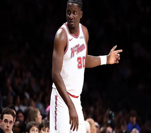 场上效果实在太差了！火箭替补中锋只得到了2分44秒的出场时间