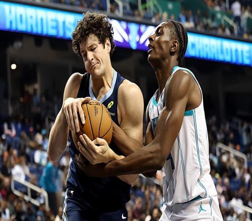 内线人手短缺!黄蜂用双向合同紧急签下了前掘金灰熊内线新星