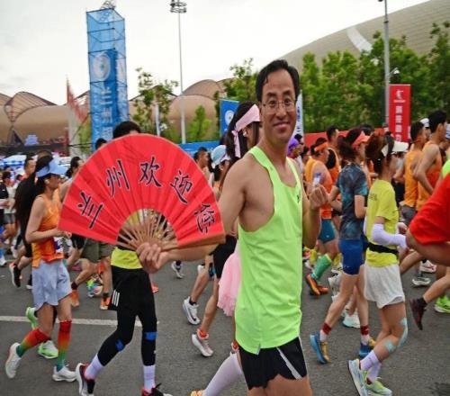 这座西部城市,何以成为马拉松“顶流”?