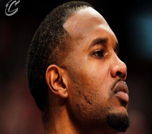 东部第一!坎宁安27+6+7活塞险胜骑士米切尔30+6詹金斯单节21分