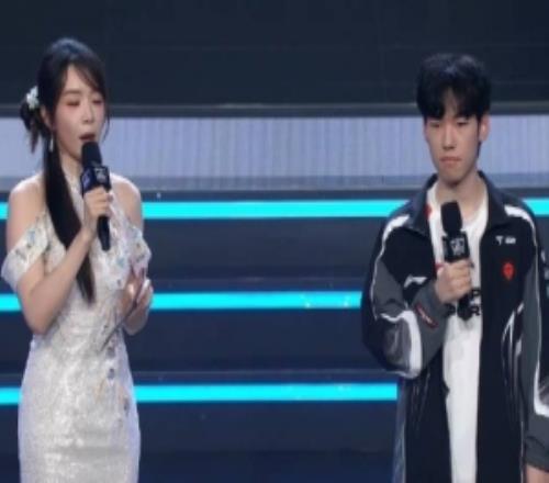 Hang:其實第一局前期打的都蠻不錯就改變心態(tài)這種失誤也沒什么