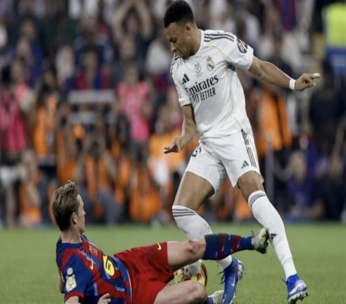 在西超杯决赛最后阶段被罚下，国王杯18决赛中德容将被停赛