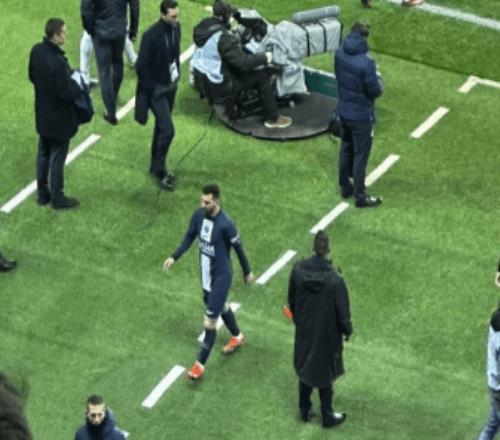 梅西疑遭打壓?又被巴黎球迷狂噓法媒總散步磨洋工