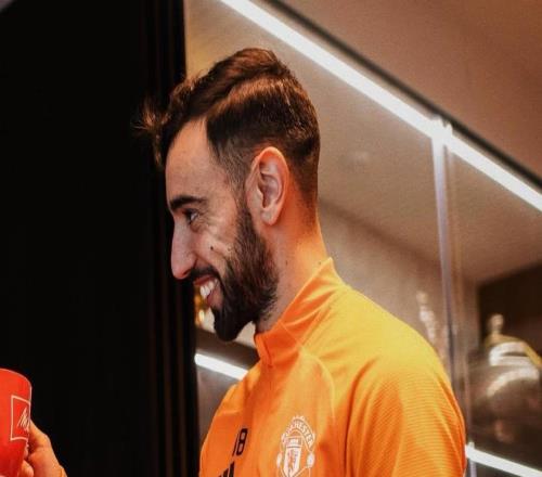 20张图纪念加盟曼联6年,B费:这六年的旅途真的很棒