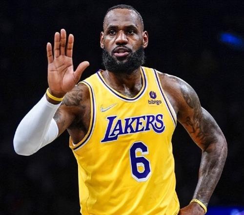 年薪5263万美金!联盟第1!老詹下放发展联盟,杨瀚森要看清现实