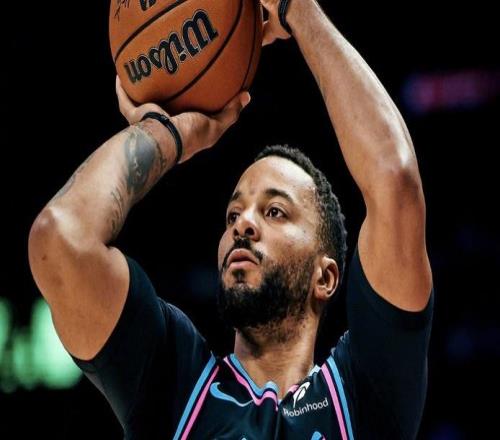 6人上双仍被打爆!鲍威尔21分难救主,爱德华兹三分纪录闹乌龙