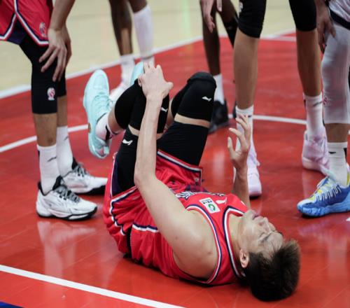 廣州男籃官宣：郭艾倫傷在左膝前交叉韌帶本人自宣“斷了”