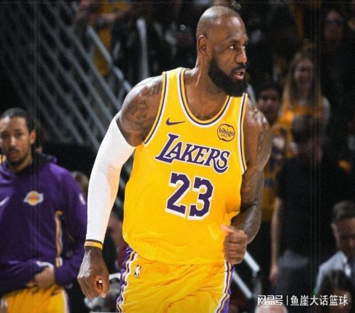 湖人逆轉！老詹30+8創紀錄，勇士棄將犯大錯，東契奇30+5末節立功