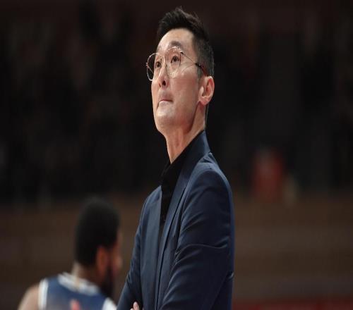 新疆男籃官方：劉煒因身體原因返回烏魯木齊，助教姜正秀接手