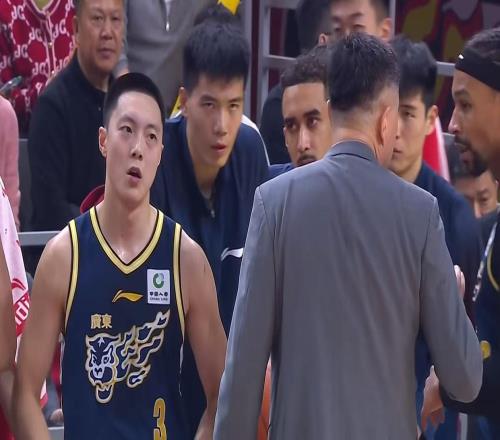 最新消息！廣東強力鋒衛(wèi)正式到位，杜鋒為他放棄“白矮”