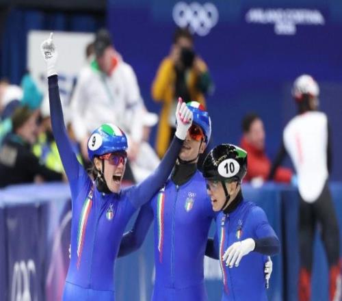 中國(guó)隊(duì)獲短道速滑混合接力第四名，東道主反超奪冠
