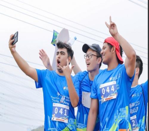 中外跑者赴約梅林山以跑為“橋”串聯跨國情誼