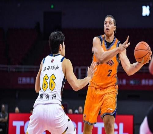 上海男籃VS深圳！盧偉沖擊10連勝，張鎮(zhèn)麟對位賀希寧，央視直播