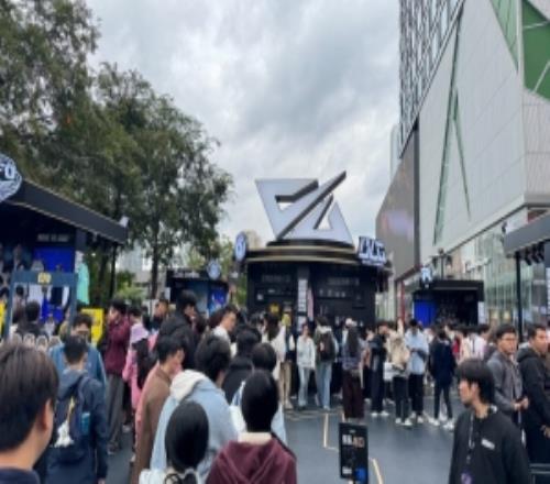 媒体人分享IG和BLG活动现场:排长队要这俩打决赛拳头嘴都能笑歪