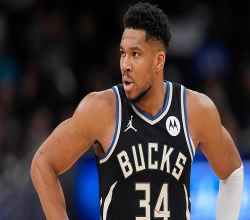 空接暴扣准绝杀!字母不足30分钟30+10+5雄鹿逆转16分剑指前十