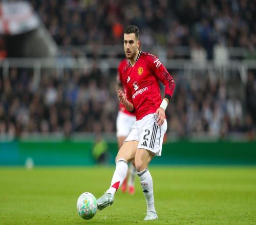 曼联后防告急!皇马盯上曼联全能后卫,2600万镑报价今夏求购