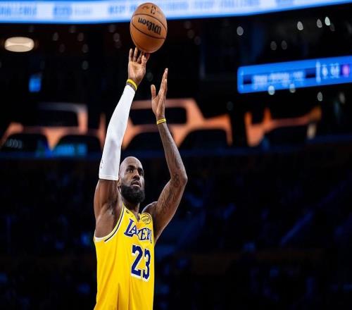 霍华德退役后,詹姆斯成20002010届状元秀唯一现役球员