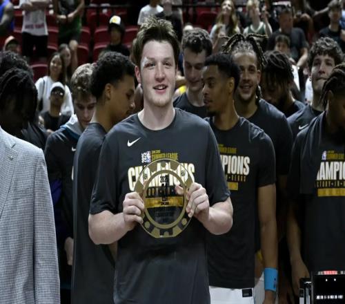 真香!4号秀成新秀王,场均18+6+3+三分40%,黄蜂啊,终于天亮了