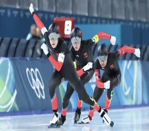 0.09秒惊险取胜创造历史!中国速滑首登团体项目冬奥领奖台!