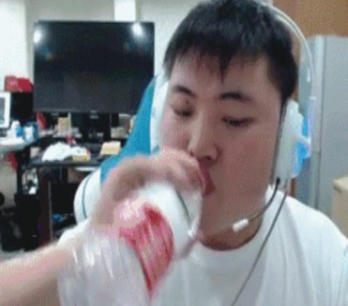 亲自辟谣反而更有可能是真的此前Uzi辟谣未入选名人堂次月就推出了相关活动