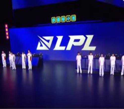 哥哥救一下啊！TES不敌BLG遭遇两连败位列登峰组倒一