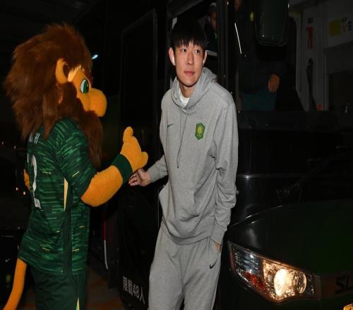 国安后防迎来惊喜侯森或将交出大旗,新面孔撑起未来三年门线!