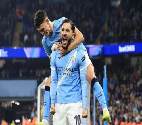 哈格里夫斯:本赛季曼城阵容依然强大,他们可以争夺英超冠军