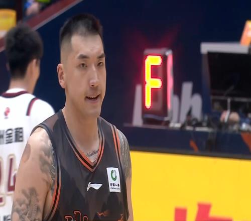 同样是惨败,邱彪的道歉让人恨不起来,杜锋却在甩完锅后到处开会