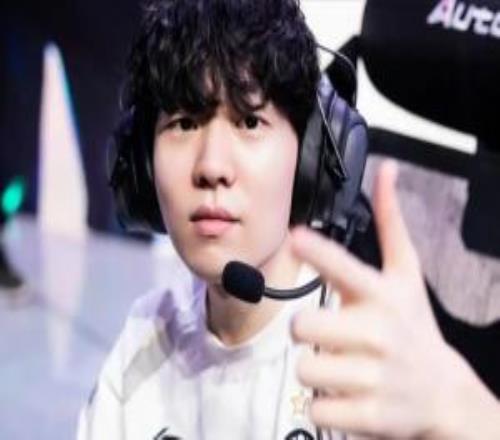 你这脑回路Rookie粉丝:Rookie不打是在保教练iG管理层愤而爆料他分手