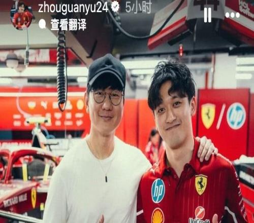 林俊杰觀(guān)看F1新加坡大獎(jiǎng)賽，與周冠宇合影留念