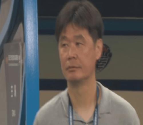 李霄鵬黑臉<div id=