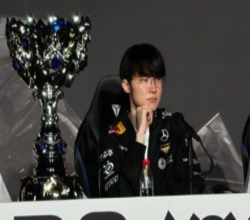 Meteor看T1夺冠:只要坚持到最后,总有一天还能再度夺冠