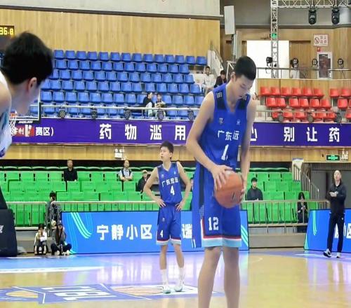 完爆胡明轩+碾压徐杰!广东队迎来顶级控卫,未来将驰援杜锋!